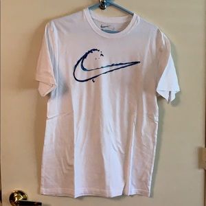 Men’s medium Nike T-shirt